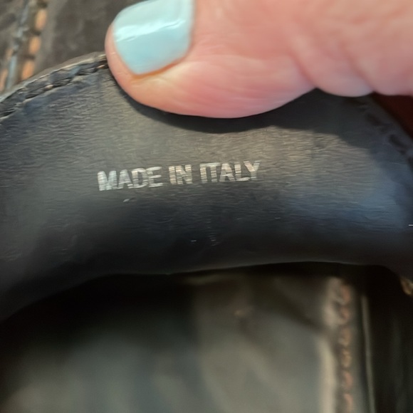 LOUIS VUITTON MENS’ TASSLE BLACK PEBBLED SUEDE DRIVING SHOE (8) - Picture 11 of 11